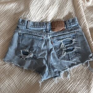 SOLD❌
 550 Levi Shorts orange tab denim distressed rips Jean thrifted